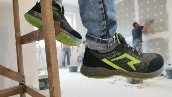 lightweight work shoes